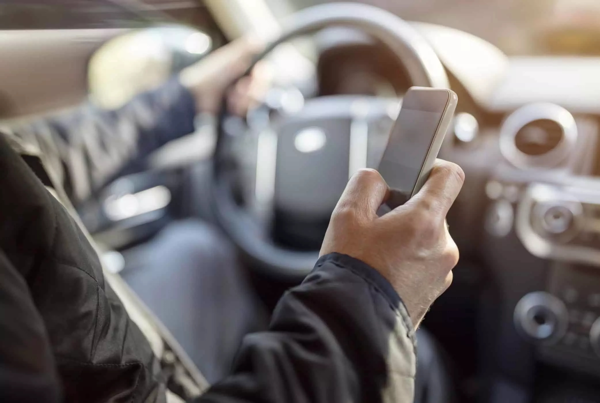 Attention Ontario Drivers – Distracted Driving Law Changing – January 1 2019